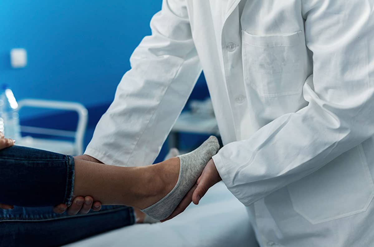 When to see a doctor for foot pain? Blogs IDCC Health Services in Brooklyn